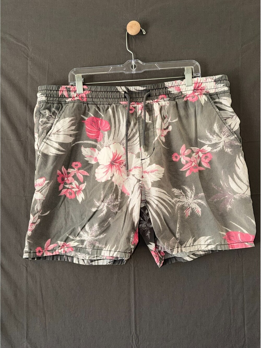 Original Use Men’s Floral Shorts Size L Gray Pink Tropical Elastic Waist Pockets